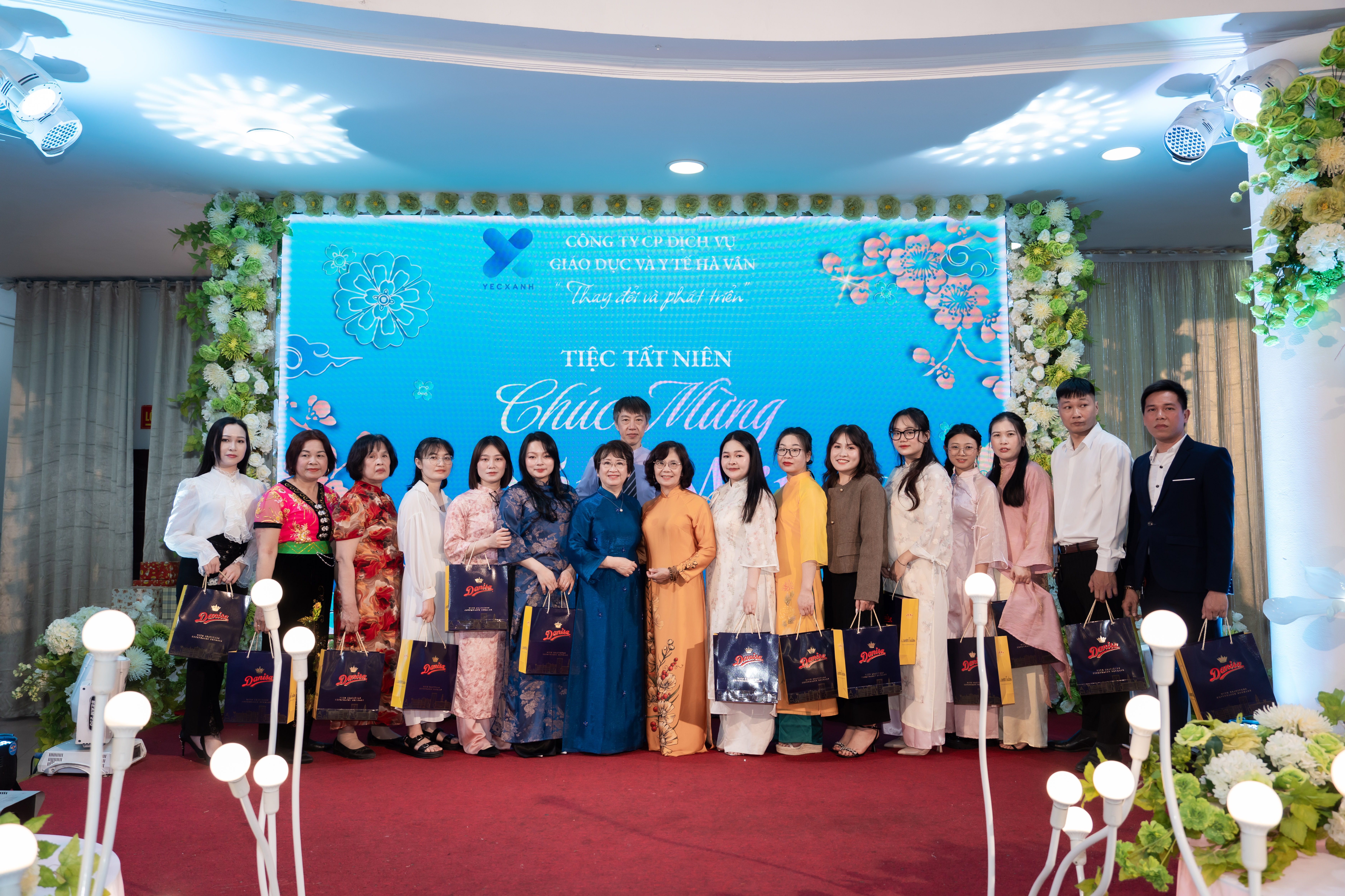 Tất niên 2025 - Chào đón 2026